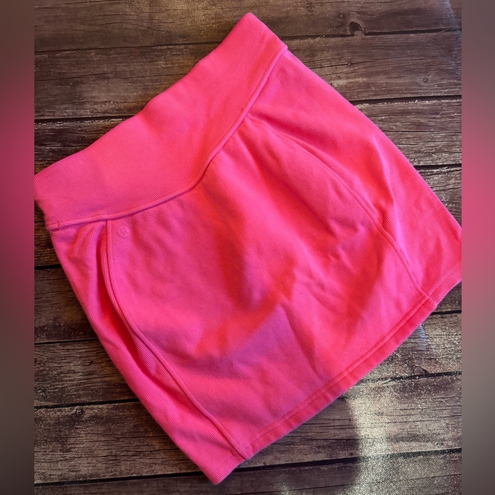 Lululemon Scuba High-Rise Mini Skirt — Glaze Pink — Size S
